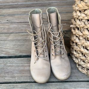 Timberland beige heeled boots
